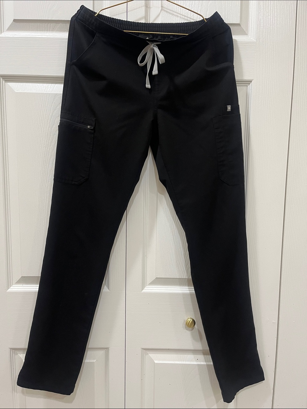 FIGS Technical Collection Yola women’s scrub pants, size small tall.